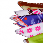 Kopftuch, Halstuch, Armband oder eben Bandanas - Hauptsache aus selbst entworfenem Stoff! product of friends image bandana_selber_machen.png at stoff-schmie.de