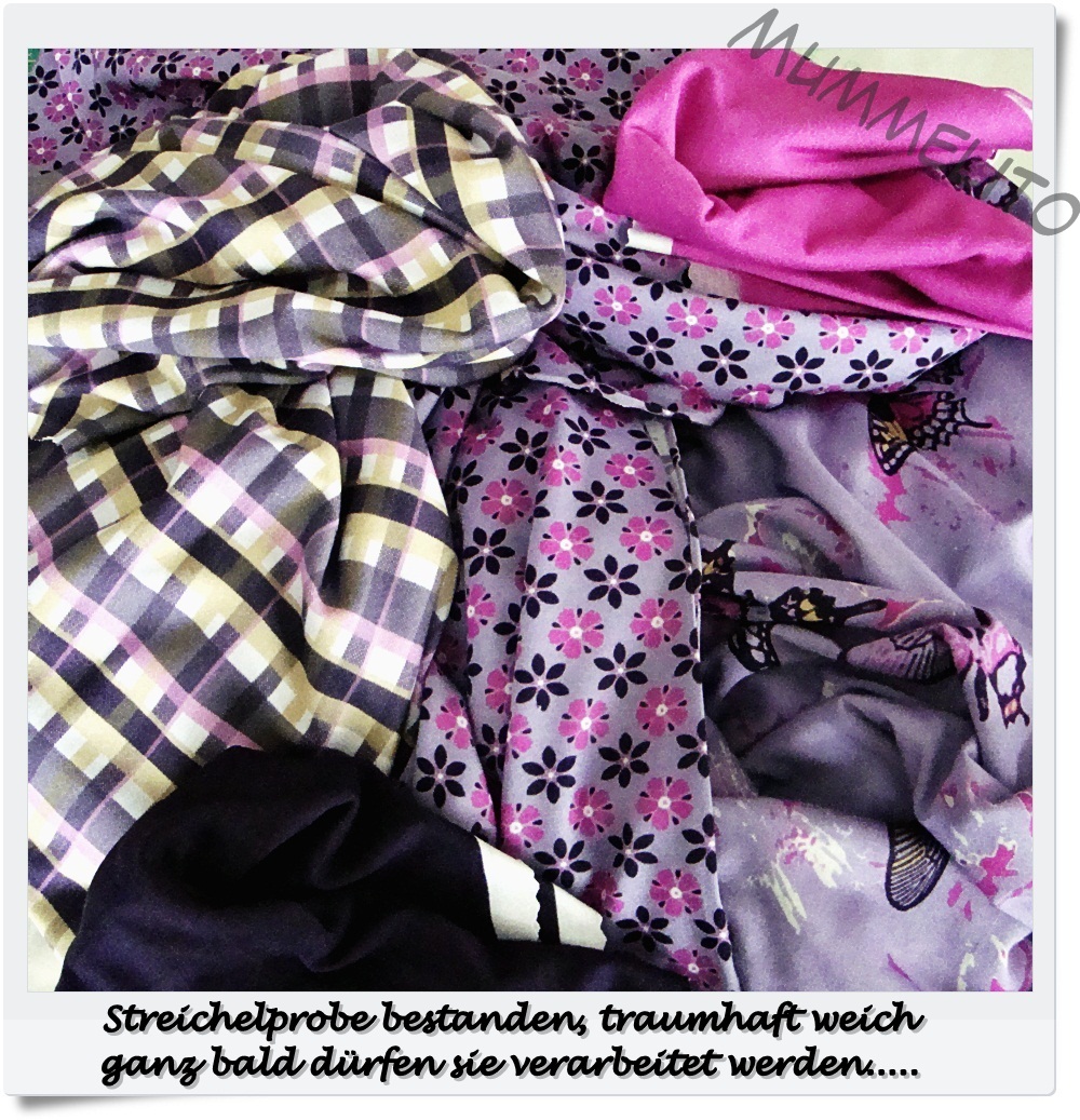 Die Streichelprobe haben die schönen Stoffe bestanden. Die Streichelprobe haben die schönen Stoffe bestanden.